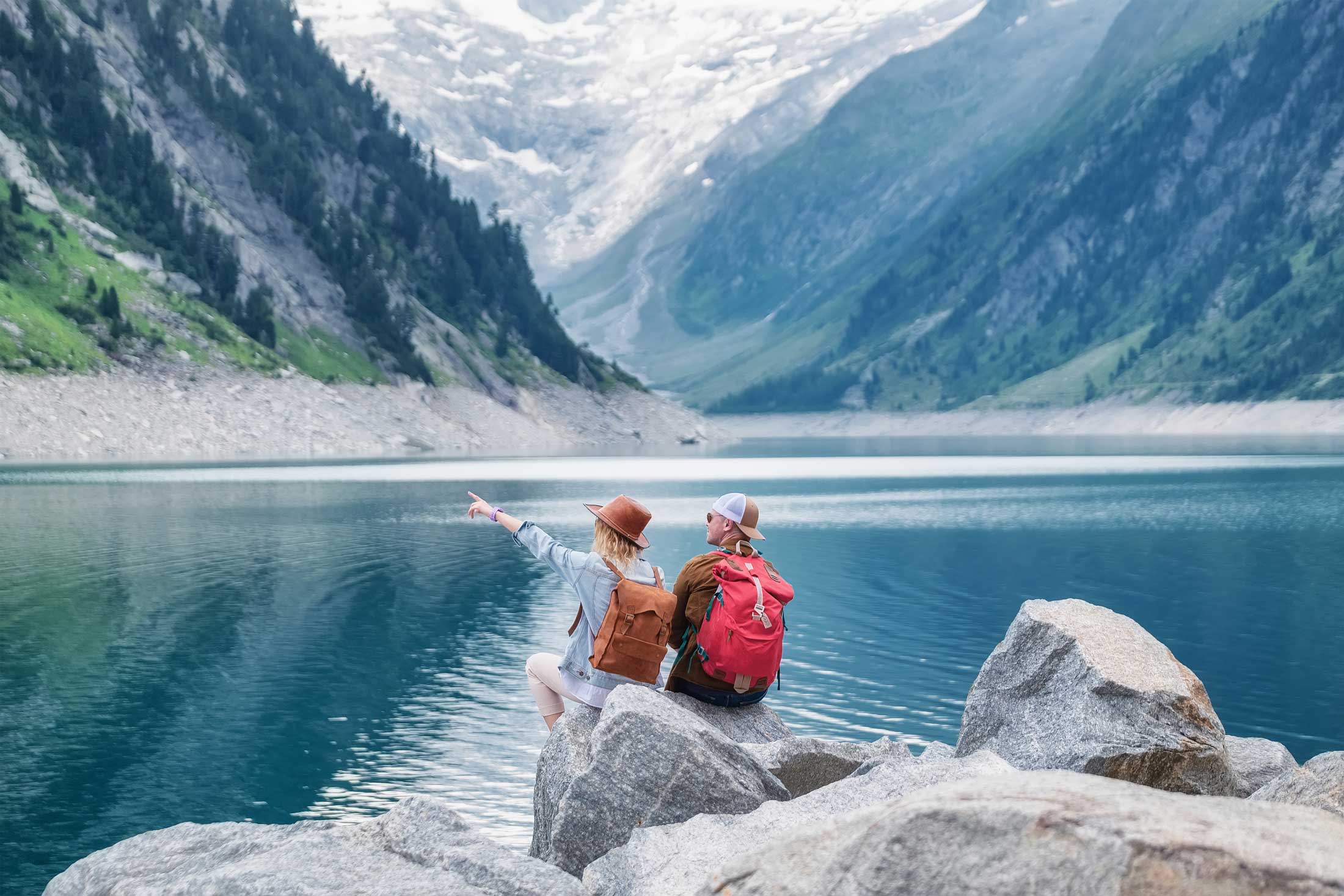 travel-image-travelers-team-look-on-the-mountain-2022-02-02-03-58-37-utc.jpg travel-image-travelers-team-look-on-the-mountain-2022-02-02-03-58-37-utc.jpg