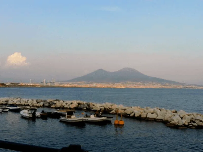 Vista del vesubio al fondo